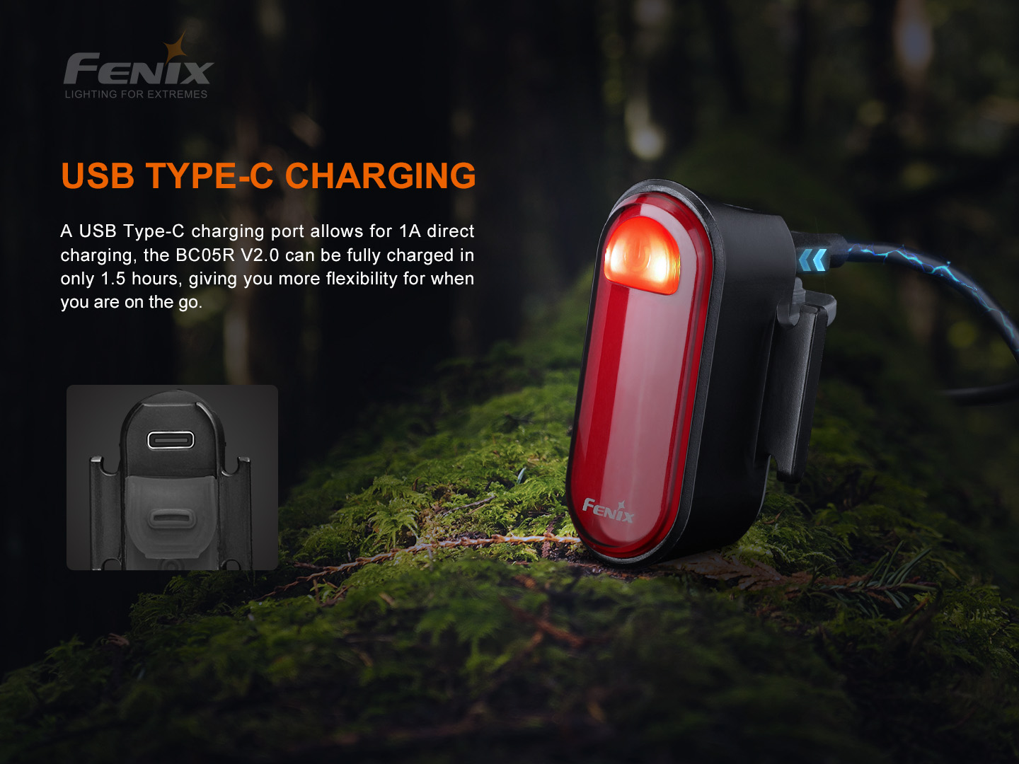 Nabíjací port USB-C na blikačke Fenix BC05R V2.0 pod gumovou krytkou s pripojeným káblom