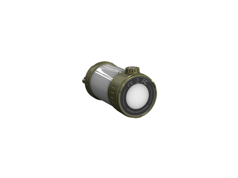 Fenix CL26R PRO položený naležato so spodným smerovým reflektorom nasvecujúcim plochu pod sebou