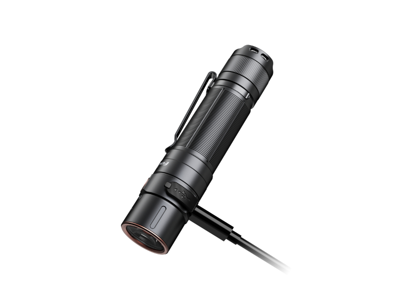 Fenix E35R — USB-C nabíjanie článku 21700 priamo vo svietidle bez vyberania batérie