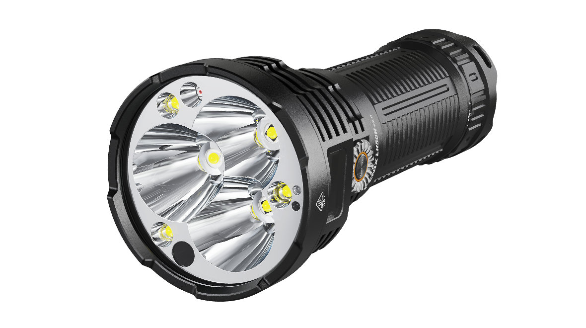 Fenix LR50R V2.0 — čelný pohľad na svetelné zdroje: šesť LED Luminus SST70, UV a červená dióda