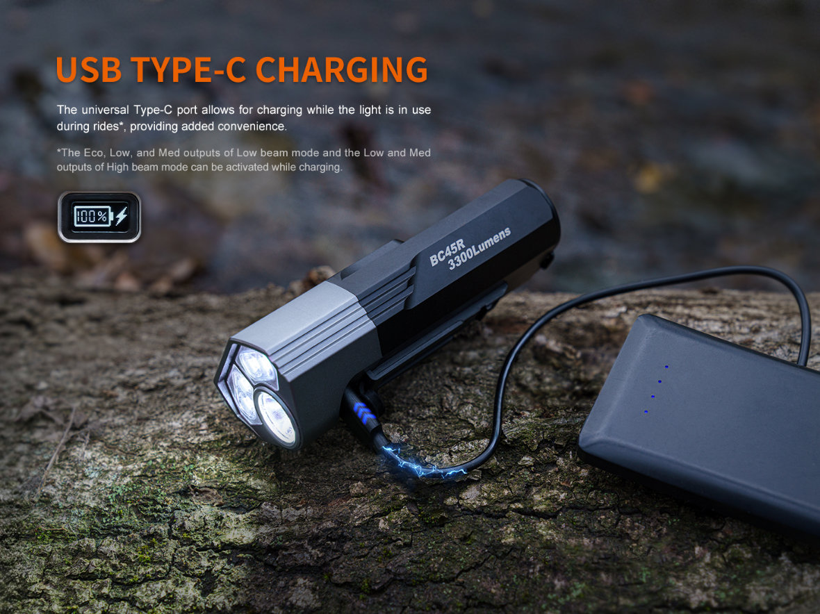 Nabíjanie Fenix BC45R cez USB-C z powerbanky — svietenie počas nabíjania je možné